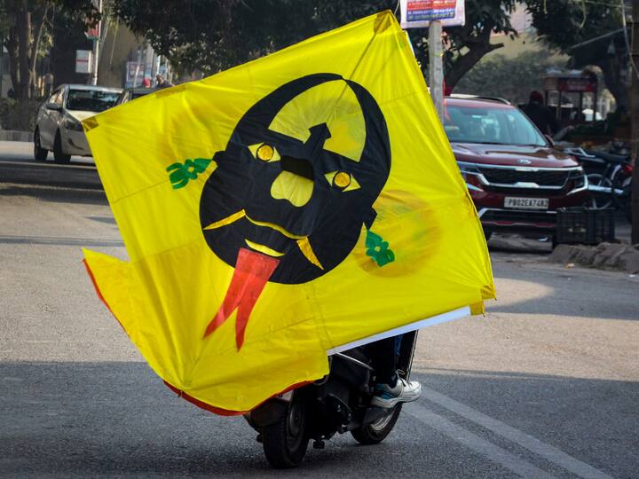 Flying kites is a popular custom during Lohri and Makar Sankranti and people gather on rooftops to fly various-sized and-shaped kites.  (Image Source: PTI)