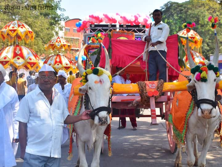 त्यानंतर देशमुख, मसरे, कळके, बहिरोपाटील, भोगडे, थोबडे, सिध्दय्या स्वामी, मल्लिनाथ जोडभावी, दर्गोपाटील, शिवशेट्टी, गवसणे, इटाणे (पूजेचे मानकरी, झोळीवाले मानकरी) यांना विडा दिला जातो. हा सर्व विड्यांचा मान हिरेहब्बू देतात.  (सौजन्य : चेतन लिगाडे)