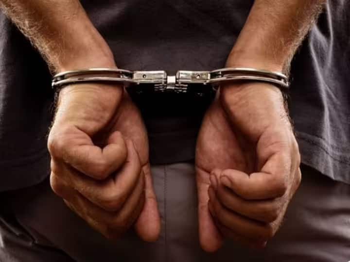 Jharkhand Maoist commander Krishna Hansda arrested in Jharkhand carrying reward of Rs 15 lakh Jharkhand News: झारखंड में इनामी माओवादी कमांडर कृष्णा हांसदा गिरफ्तार, संभाल रहा था पारसनाथ पहाड़ी जोन की कमान