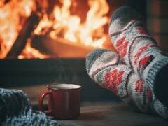 Socks During Winters: मोज़े पहनकर सोने से जल्दी आती है नींद, मगर इन लोगों को करना चाहिए परहेज