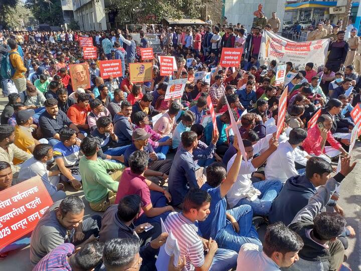 याच मागणीसाठी मुंबई, पुणे, नागपूर, नाशिक, औरंगाबादसह राज्यातील प्रमुख शहरात या विद्यार्थ्यी आंदोलन करत आहेत.
