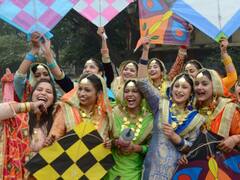 In Photos: पंजाब में लोहड़ी पर्व की धूम, प्रोफेसर से लेकर स्टूडेंट्स तक ने जमकर किया डांस, देखें तस्वीरें