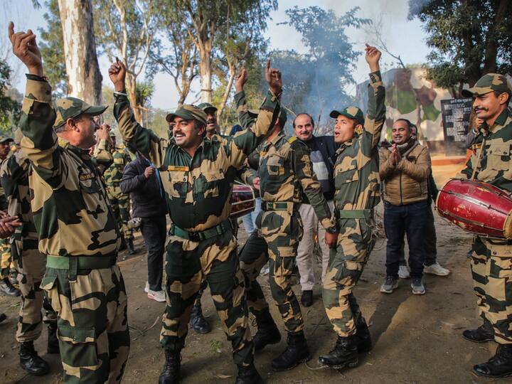 The Border Security Force (BSF) personnel also celebrated the festival with great enthusiasm. (Image Source: PTI)