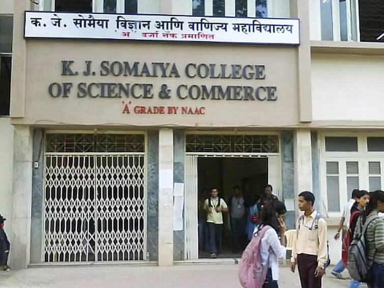 Mumbai kj somaiya college students ncp and congress protest against teacher धक्कादायक! केजे सोमय्या कॉलेजच्या विद्यार्थ्यांना अर्ध नग्न करून मारहाण, प्राध्यापकावर कारवाईची मागणी