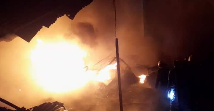 गॅसची पाईपलाईन फुटल्याच्या घटनेबरोबरच पुण्यातील नर्हे आंबेगाव परिसरातील एका भंगाराच्या गोडाऊनला आग लागल्याची घटना घडली.