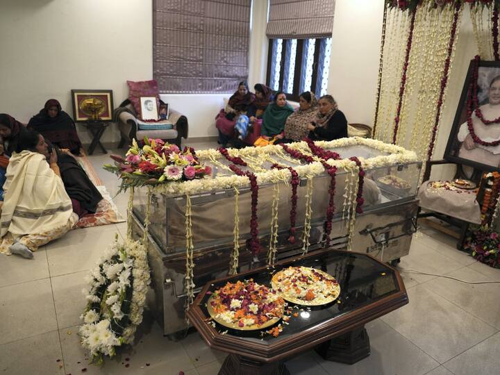 Sharad Yadav, a former Union Minister and a well-known socialist, passed away on Thursday night at a Gurugram private hospital, according to his family. He was 75. (Image Source: PTI)