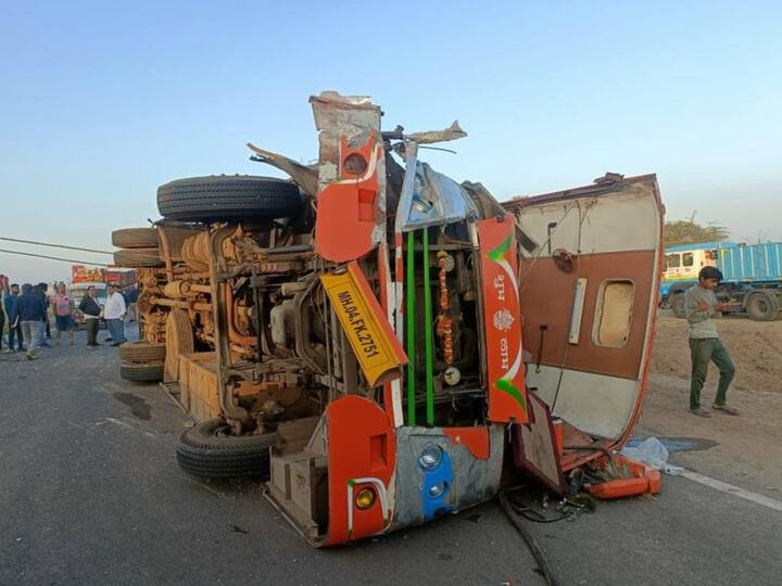 Maharashtra Accident Bus-truck collision on Nashik-Shirdi highway 10 Sai devotees killed Maharashtra Accident: మహారాష్ట్రలో ఘోర రోడ్డు ప్రమాదం, ట్రక్ బస్ ఢీకొని 10 మంది మృతి