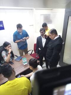 Uorfi Javed: महिला आयोग की हेड रूपाली चाकणकर से मिलने इस लुक में पहुंची उर्फी जावेद, टीशर्ट पर लिखी बात ने खींचा सभी का ध्यान