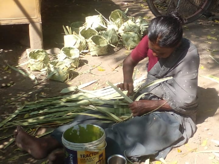 பனை ஓலைப்பெட்டிகள்  தயாரிப்பு; தொழிலாளர்கள் வாழ்வில் ஏற்றம் வருமா..? - காத்திருக்கும் தொழிலாளர்கள்