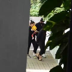 Alia Ranbir Photos: આલિયા ભટ્ટ-રણબીર કપૂર પહેલીવાર દીકરી રાહા સાથે મળ્યા જોવા મળ્યા, જુઓ તસવીરો