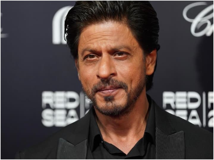 'फौजी' से लेकर 'पठान' तक की अपनी जर्नी की तस्वीरें देख इमोशनल हुए SRK, फैंस को बोले- ये सैल्यूट हमेशा... Shah Rukh Khan became emotional by seeing his salute picture from Fauji to Pathaan shared by a fan on twitter AskSrk session 'फौजी' से लेकर 'पठान' तक की अपनी जर्नी की तस्वीरें देख इमोशनल हुए SRK, फैंस को बोले- ये सैल्यूट हमेशा...