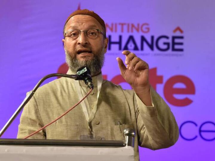 'Islam gave the gift of democracy to India', said AIMIM chief Asaduddin Owaisi AIMIMના વડા અસદુદ્દીન ઓવૈસીએ કહ્યું કે, 'ઈસ્લામે ભારતને લોકશાહીની ભેટ આપી છે'