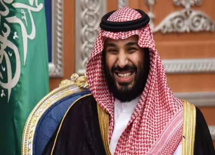 Saudi Arabia: सऊदी की रॉयल फैमिली अल यममाह पैलेस (Al-Yamamah Palace) में रहती है. शाही परिवार के बारे में कहा जाता है कि लंदन, फ्रांस और स्विट्जरलैंड समेत दुनिया भर में उनकी कई प्रॉपर्टीज हैं
