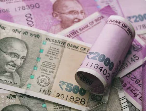 ਜੇ 11 ਵੇਂ ਅਤੇ 12 ਵੀਂ ਕਲਾਸ ਵਿਚ ਅਧਿਐਨ ਕਰਨ ਵਾਲੇ ਵਿਦਿਆਰਥੀਆਂ ਕੋਲ ਪਿਛਲੀ ਕਲਾਸ ਵਿਚ 60 ਅੰਕ ਸਨ, ਤਾਂ ਉਨ੍ਹਾਂ ਨੂੰ 10,000 ਰੁਪਏ ਦੀ ਵਿੱਤੀ ਸਹਾਇਤਾ ਮਿਲੇਗੀ. ਇਹ ਲਾਭ ਸਿਰਫ ਦਿੱਲੀ ਦੇ ਜੱਦੀ ਵਿਦਿਆਰਥੀਆਂ ਨੂੰ ਦਿੱਤਾ ਜਾਵੇਗਾ।