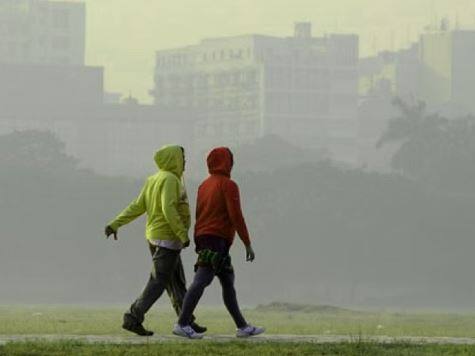 सध्या राजधानी दिल्लीचे तापमान सकाळी 12.2 अंश सेल्सिअस आहे. थोडासा तापमानाचा पारा कमी झाला आहे. मात्र, पुन्हा तापमानात घट होण्याची शक्यता हवामान विभागानं वर्तवली आहे.