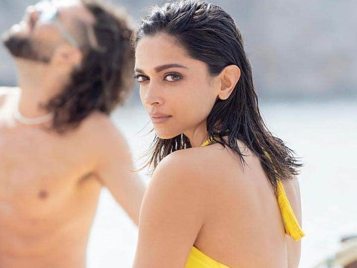 Deepika Padukone doppelganger recreates Pathaan Besharam Rang song watch video here Besharam Rang: 'खाते-पीते घर की दीपिका', लड़की ने 'बेशर्म रंग' पर किया डांस, यूजर्स ने दिए ऐसे रिएक्शंस