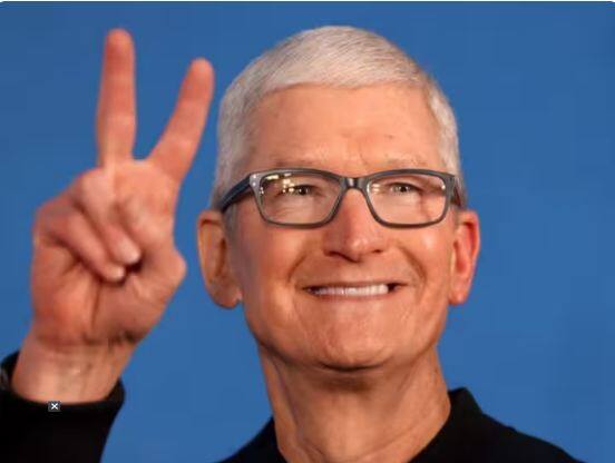 apple ceo salary tim cook salary cut over 40 percent know about his package Apple CEO Salary : Apple ਦੇ CEO ਦੀ ਤਨਖਾਹ 'ਚ ਵੱਡੀ ਕਟੌਤੀ, 40 ਫੀਸਦੀ ਤੋਂ ਜ਼ਿਆਦਾ ਦੀ ਆਈ Salary 'ਚ ਕਮੀ