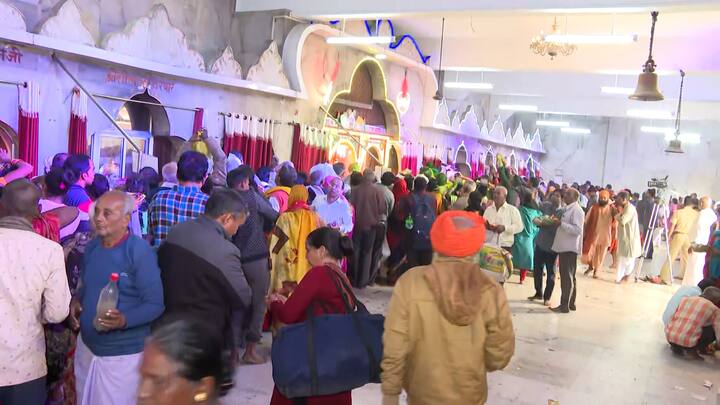 বিশুদ্ধ সিদ্ধান্ত পঞ্জিকা মতে, শনিবার সূর্যোদয় থেকে সন্ধে ৭টা ২৩ পর্যন্ত মকরসংক্রান্তির তিথি রয়েছে। পুণ্য়স্নানের শুভ সময় সকাল ৭.১৩ থেকে দুপুর ১.০৬ পর্যন্ত।