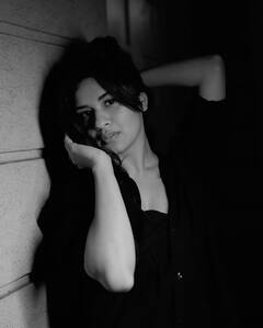 Photo : रुमचे लाईट बंद करून अवनीतचे अनोखे फोटोशूट