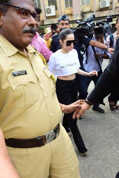 Uorfi Javed: महिला आयोग की हेड रूपाली चाकणकर से मिलने इस लुक में पहुंची उर्फी जावेद, टीशर्ट पर लिखी बात ने खींचा सभी का ध्यान