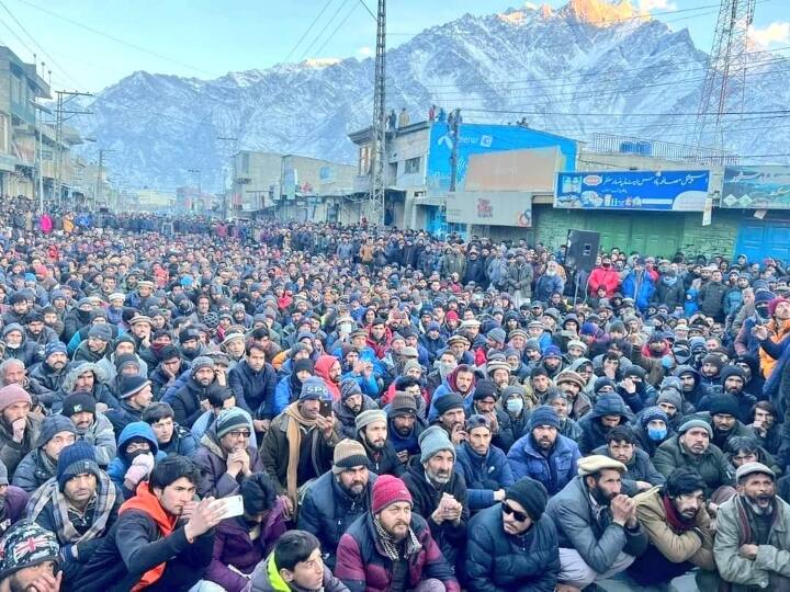Pakistan Occupied Kashmir Anti Pak protests Gilgit Baltistan people demands reunion with India पाकिस्तान में आर्थिक संकट के बीच अब गिलगित बाल्टिस्तान में उठी बड़ी मांग, लोगों ने कहा-  POK को भारत में मिलाया जाए