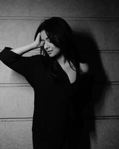 Photo : रुमचे लाईट बंद करून अवनीतचे अनोखे फोटोशूट