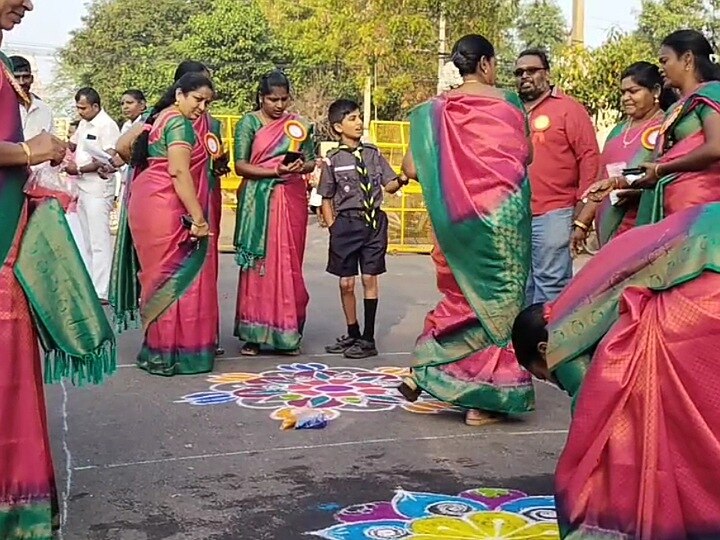 கரூர் மாநகராட்சியில் தூய்மை பணியாளர்கள் கொண்டாடிய பொங்கல் விழா