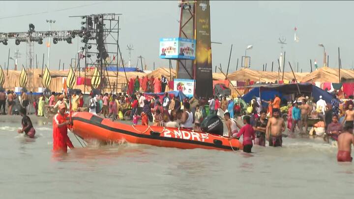 সাগরতীর্থ জমজমাট। নানা বয়সের নানা মুখ, নানা অভিব্যক্তি৷ পুণ্যলাভের আশায় হাজার হাজার মাইল ছুটে আসা ভক্তকূল, ধ্যানমগ্ন সন্ন্যাসী, দেশি-বিদেশি অতিথি।