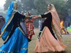 ਪੰਜਾਬ 'ਚ ਲੋਹੜੀ ਦੇ ਤਿਉਹਾਰ ਮੌਕੇ ਲੱਗੀਆਂ ਰੌਣਕਾਂ, ਵੇਖੋ ਤਸਵੀਰਾਂ