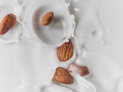 Almond milk : மாட்டுப்பாலை விட பாதாம் பாலில் பல சத்துக்கள் உள்ளதா.?