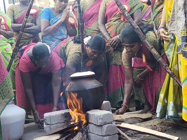 கரூர் மாநகராட்சியில் தூய்மை பணியாளர்கள் கொண்டாடிய பொங்கல் விழா