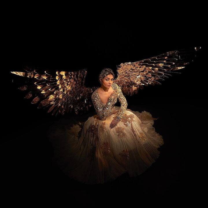 भारतात हा कार्यक्रम JKN 18 हे चॅनेल आणि युट्यूबवर पाहता येईल. तसेच VOOT वर ऑनलाईनही हा कार्यक्रम पाहता येईल.  (PC : DivitaRai/instagram)