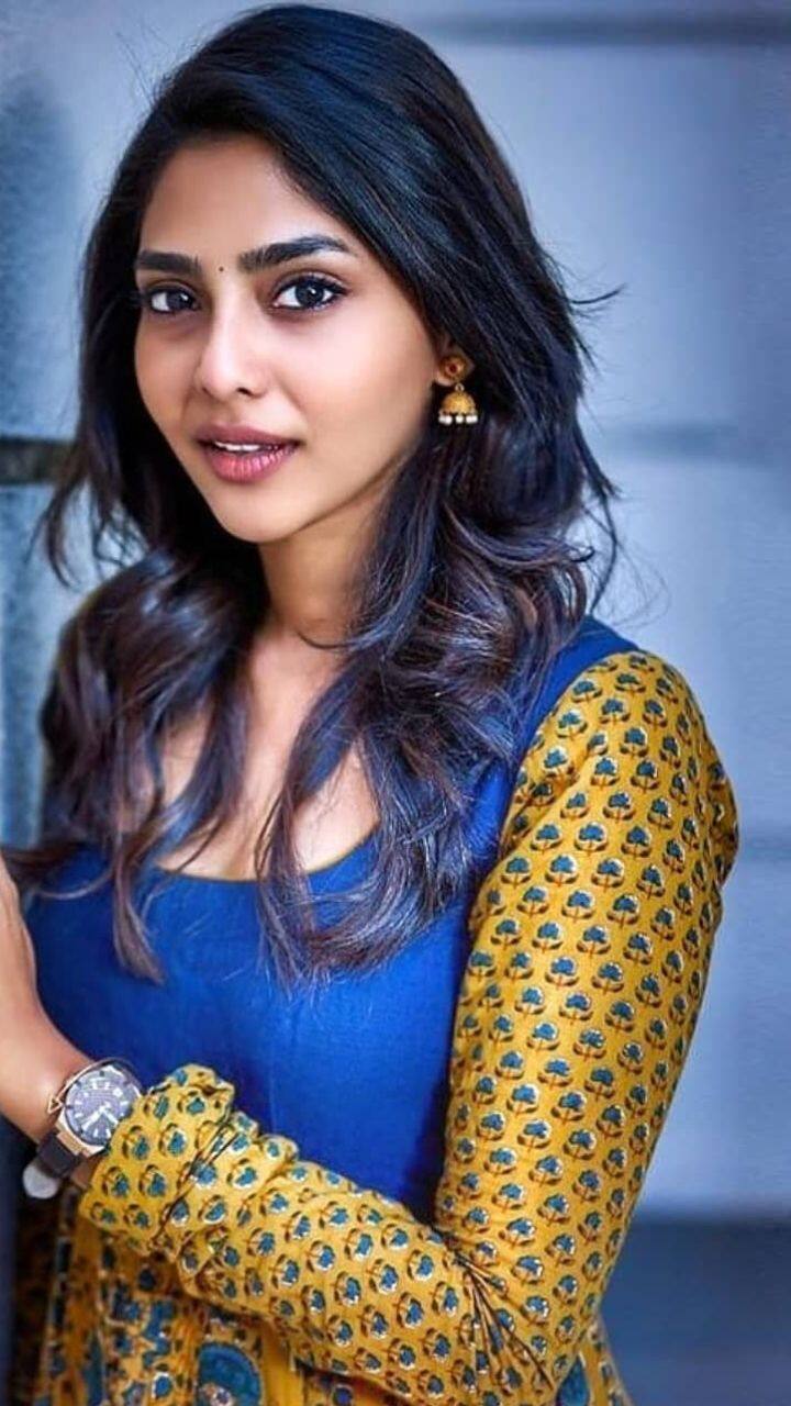 இவர் நடிக்கும் கதாபாத்திரங்கள் ரசிகர்களை கவரும் வகையில் இருக்கும்