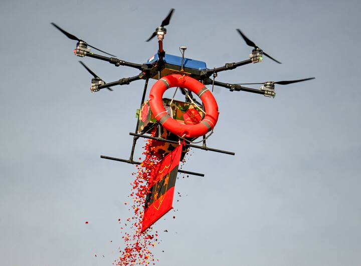 উপস্থিত ছিলেন লেফট্যানেন্ট জেনারেল অজয় কুমার সিংহ এবং আরও একাধিক উচ্চপদস্থ সেনা আধিকারিকরা। সেনাদের এবং ইউনিটগুলিকে শৌর্য্য পদক দেওয়া হয়েছে।