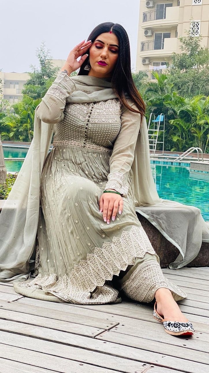 Sapna Choudhary looking so beautifull in white dress- See Photo | Sapna  Choudhary का वेस्टर्न अवतार मचा रहा तहलका, PHOTOS देख लोग बोले- 'Killer' |  Hindi News,