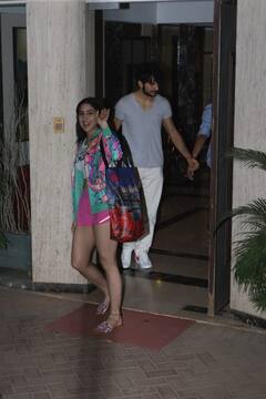 Sara Ali Khan Pics: भाई के साथ Saif Ali Khan के घर पहुंचीं सारा अली खान, स्टारकिड्स का सिंपल लुक जीत लेगा आपका दिल