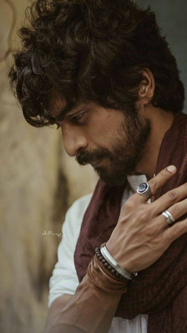 இவருக்கும் ஐஸ்வர்யா லக்ஷ்மிக்கும் காதல் என வதந்தி பரவியது