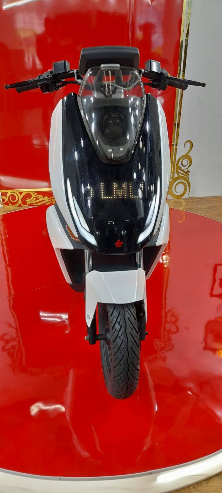 देश में एलएमएल स्टार ओला एस वन, बजाज चेतक, टीवीएस आई क्यूब, हीरो विडा, बाउंस इनफिनिटी जैसे इलेक्ट्रिक स्कूटर को टक्कर देगा. वहीं इस स्कूटर को यूरोप, अमेरिका, जापान और ऑस्ट्रेलिया जैसे विकसित बाजारों में भी एक्सपोर्ट किया जाता है.