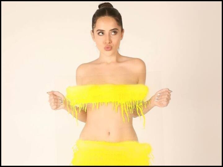 उर्फी ने सबसे पहले अपने बचपन के बारे में बताया. उन्होंने कहा कि स्कूल डेज में वह बेहद शर्मीली और अजीब-सी थीं. उस वक्त तो ऐसा लगता था कि मेरी कोई पर्सनैलिटी ही नहीं है.