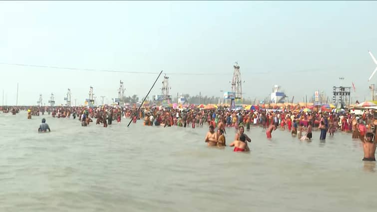 Gangasagar Mela 2023: 600 pilgrims stranded in the sea near Gangasagar, rescue operation continues Gangasagar Mela 2023: ગંગાસાગર નજીક દરિયામાં 600 શ્રદ્ધાળુઓ ફસાયા, બચાવ કામગીરી ચાલુ