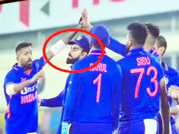 rifting incident video viral of virat kohli and hardik pandya in ind vs sl second odi Virat Kohli અને Hardik Pandya વચ્ચે અણબન ? વાયરલ વીડિયોમાં બન્નેએ એકબીજા સામે કરી આવી ખરાબ હરકત, જુઓ વીડિયો