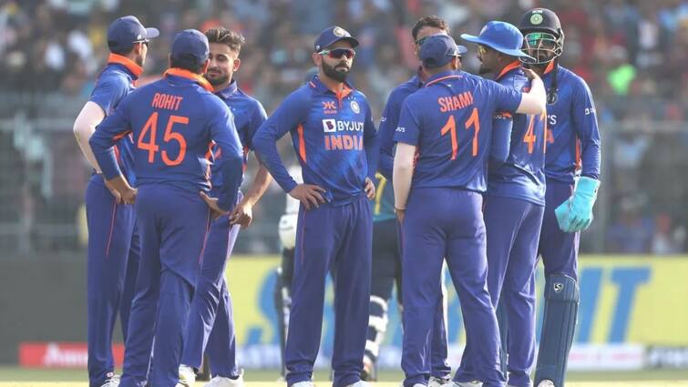 IND vs SL 2nd ODI: Virat Kohli, Ishan Kishan steals show with dance moves in Eden Gardens IND vs SL 2nd ODI: ইডেনে সিরিজ জিতল ভারত, সাজঘরের সামনে নেচে দর্শকদের মন জিতলেন বিরাটরা