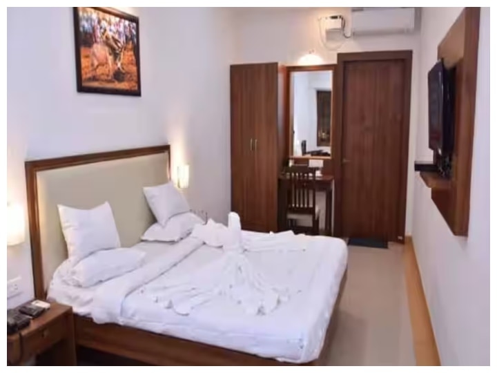 Railway Retiring Room: रेलवे स्टेशन पर भी बने होते हैं होटल जैसे आलिशान कमरे! बस 30-40 रुपये होता है किराया