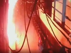 வீட்டிற்குள் தூங்கி கொண்டிருந்த குடும்பம்...முகமூடி அணிந்த மர்ம நபர்கள் தீ வைத்ததால் பரபரப்பு... வைரல் வீடியோ..!