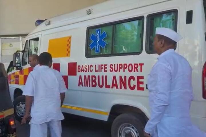 आज सकाळी फलटण येथील आश्रमात त्यांना अचानक चक्कर आली आणि ते खाली कोसळले.