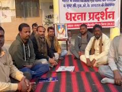 अध्यक्ष और सीएमओ के खिलाफ धरने पर बैठे मेहगांव नगर परिषद के पार्षद, लगाए भ्रष्टाचार के अरोप