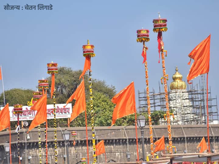 मानाचे सात ही नंदीध्वज मंदिरात पोहोचल्यावर (सौजन्य : चेतन लिगाडे)