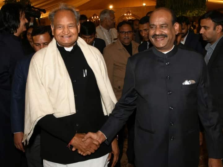 83वें अखिल भारतीय पीठासीन अधिकारियों के सम्मेलन का उद्घाटन उपराष्‍ट्रपति जगदीप धनखड़ ने बुधवार को किया था.यह सम्मेलन भारत में विधानसभाओं का शीर्ष निकाय है. इसने 2021 में अपने सौ साल पूरे किए. प्रधानमंत्री नरेंद्र मोदी ने शिमला में 2021 में 82वें अखिल भारतीय पीठासीन अधिकारियों के सम्मेलन के उद्घाटन किया था. पहला सम्मेलन भी 1921 में शिमला में ही आयोजित किया गया था. जयपुर में चौथी बार यह सम्मेलन आयोजित किया गया.