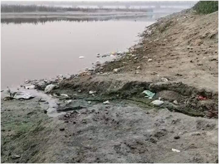 Unnao Magh Mela 2023 Sewerage Water Dumped in ganga Read Story ann Magh Mela 2023: माघ स्नान पर साफ-सफाई को लेकर प्रशासन का दावा फेल, गंगा में गिर रहा नाले का पानी