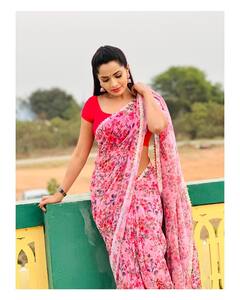 Karthika Deepam Shobha Shetty Photos: ఇంత అందం ప్రేమకోసం ప్రాణత్యాగం చేస్తానంటే ఎలా!